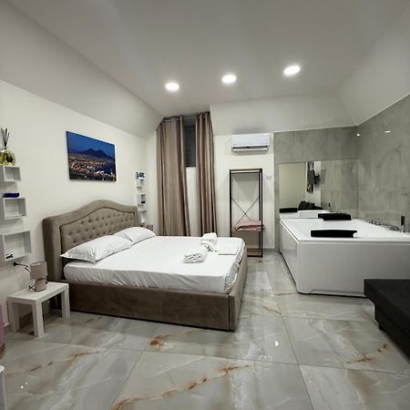 Caracciolo Suites 36 Napoli Bagian luar foto