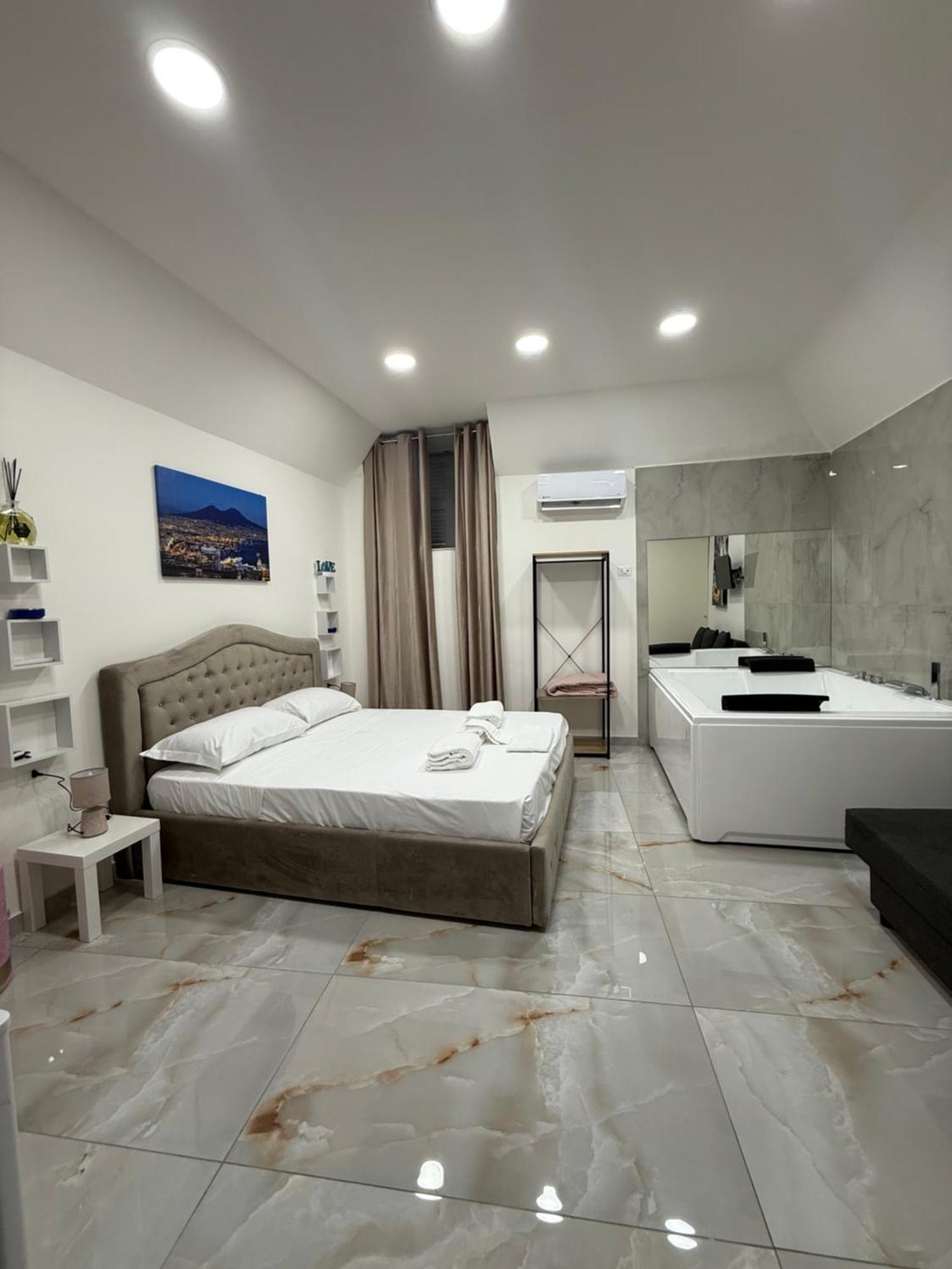 Caracciolo Suites 36 Napoli Bagian luar foto